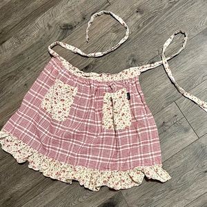 Adorable! Women’s Floral Waist Apron